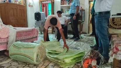 SDM and District Agriculture Officer raided and seized adulterated fertilizer