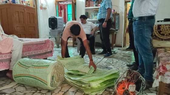 SDM and District Agriculture Officer raided and seized adulterated fertilizer
