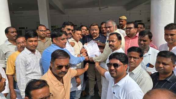 Teachers march against TET