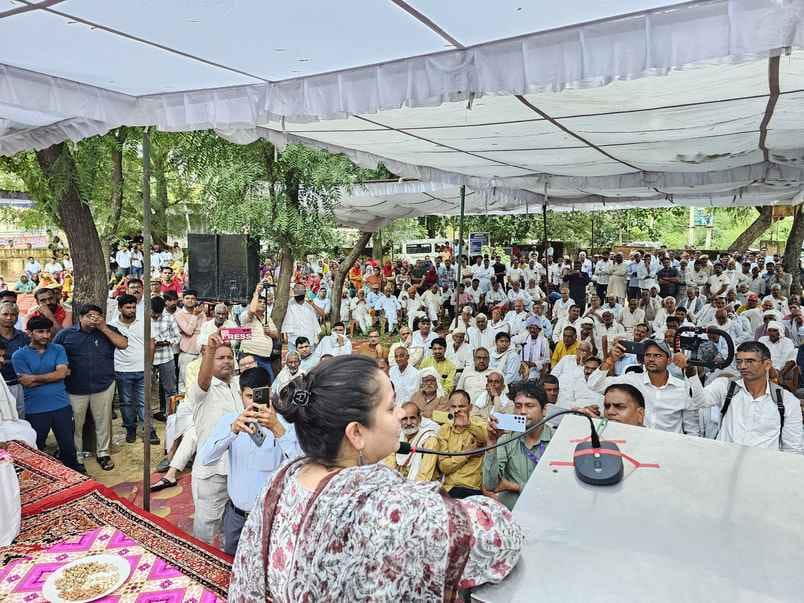 Health Minister unveiled the statue of martyr Havildar Shishram Yadav