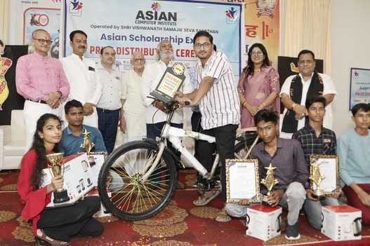 Shiva won the mega prize by scoring 90 percent marks