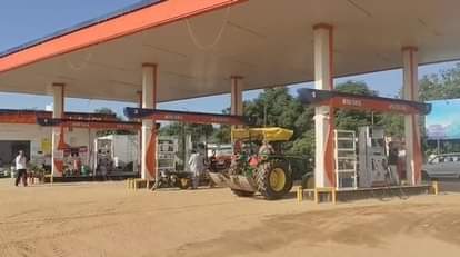 The body of a petrol pump salesman was found on Rohad bypass in Bahadurgarh, suspected to have been murdered with a screwdriver