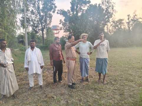 A leopard attacked a farmer going to the field, he saved his life by running away