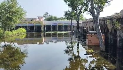 Water filled in the school of Rohad village, forced to run the school in two shifts