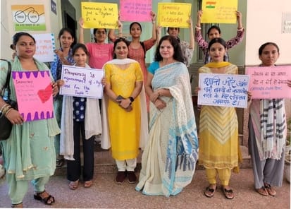 Students gave the message of equality through slogans