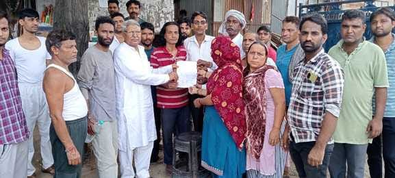 Stall and hawker owners protested and demonstrated