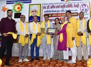 English spokesperson honored in state level function
