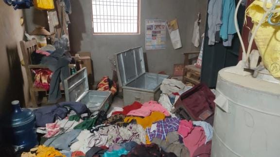 Gorakhpur News: The family kept sleeping in the room, the thieves fled with jewellery and cash