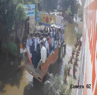 Initiative of teachers and villagers of village Sulkhani: Children were taken to school by tractor trolley