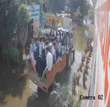 Initiative of teachers and villagers of village Sulkhani: Children were taken to school by tractor trolley