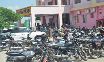 There is no parking in the district hospital, patients are facing problems
