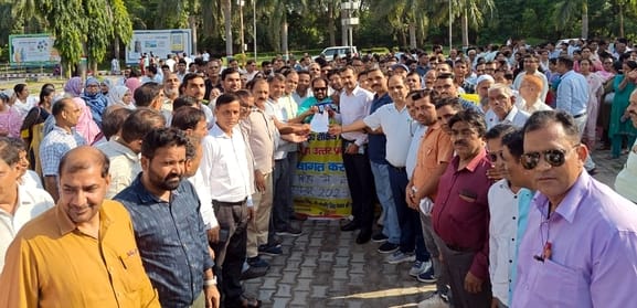 Teachers took to the streets to protest against the compulsory TET