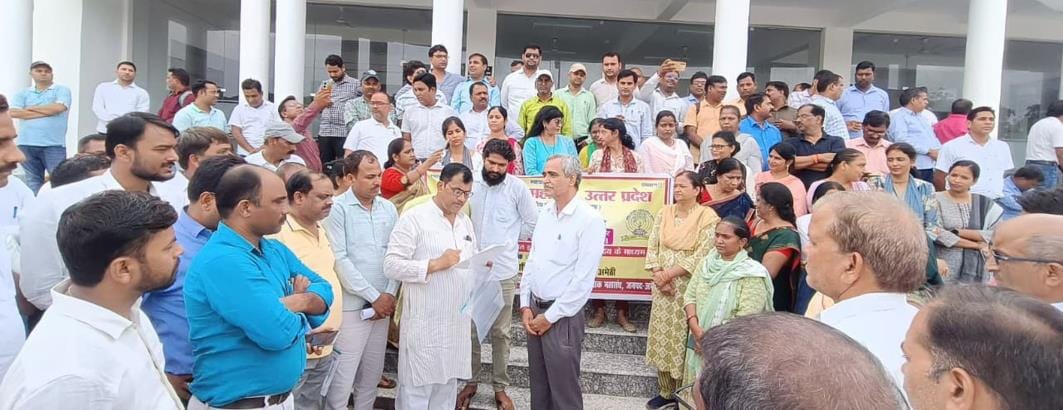 Teachers protest against TET requirement