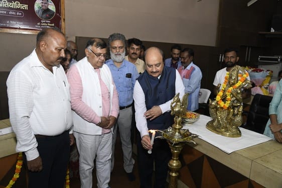 Hindi language is a medium of expression of culture, history and emotions: Prof. Sachdeva