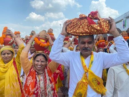 Shrimad Bhagwat Katha begins, devotees gather in large numbers in the grand Kalash Yatra