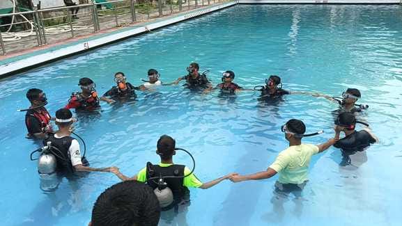 Cadets showed enthusiasm in scuba diving training