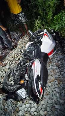 Bike overturned after losing control on gravel, young man died, friend injured