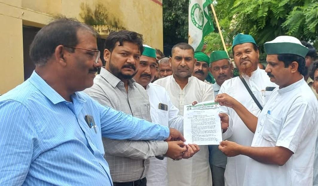 Bhakiyu demonstrated in the tehsil premises