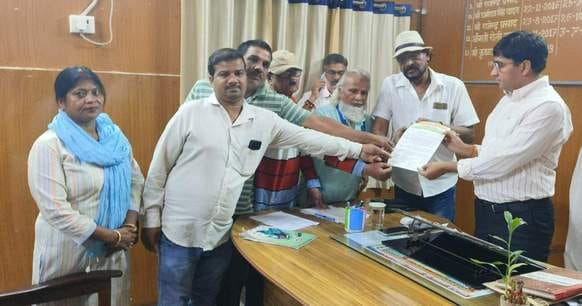The demand for the auditorium was reiterated by handing over a letter to the EO