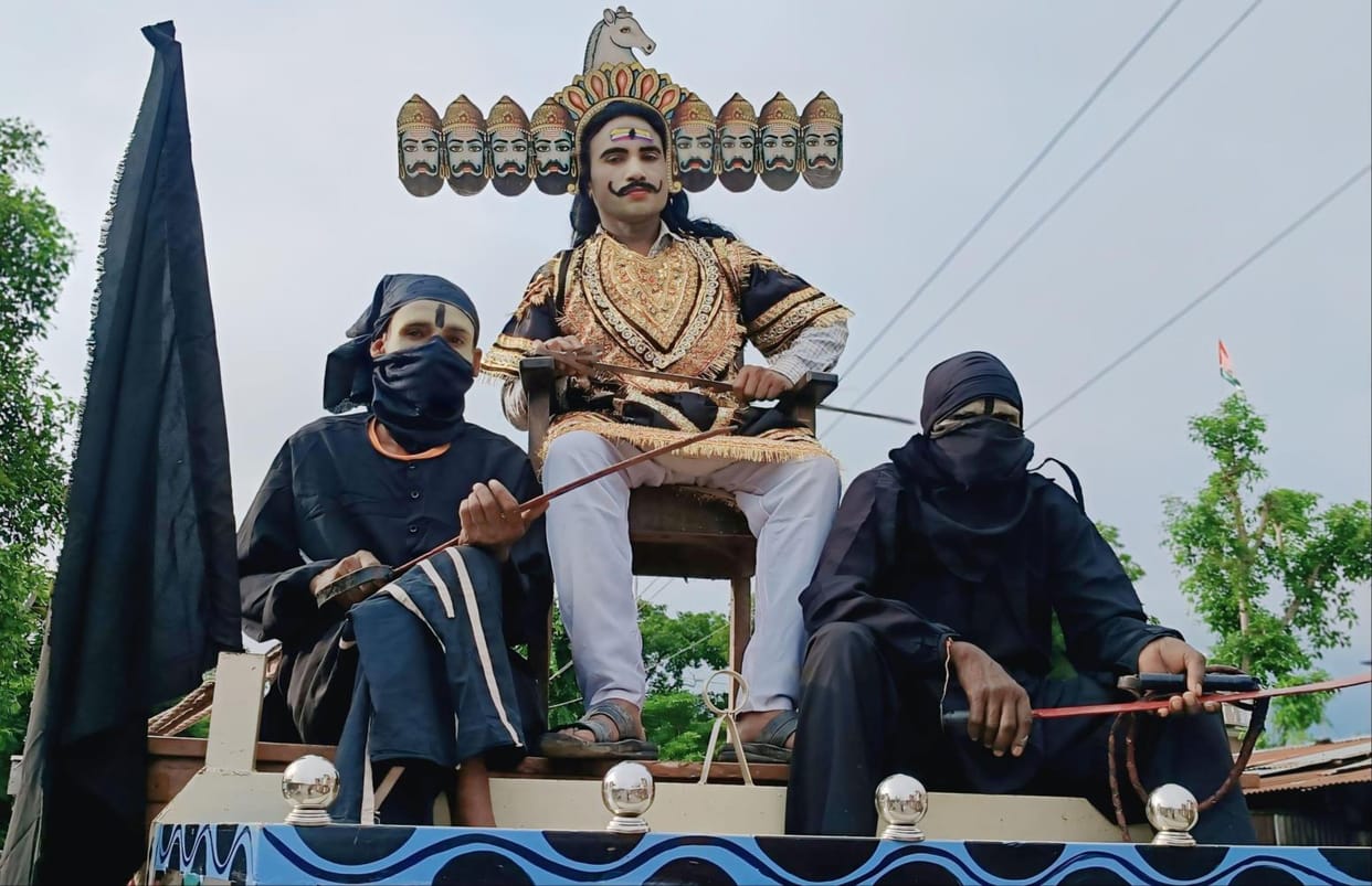 Tableau of Ravan's messengers taken out