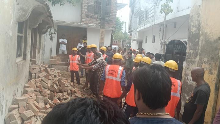 The dilapidated house was completely demolished, both contractors arrested