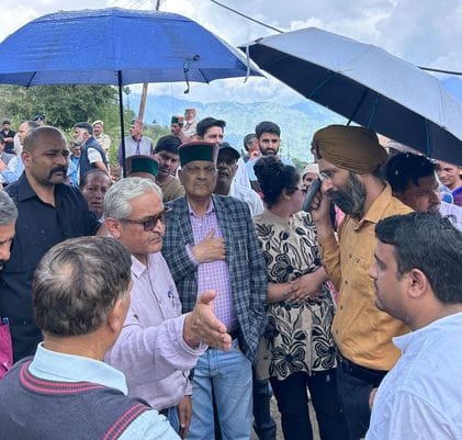 The MLA visited the disaster-affected Majhevali and Funja villages