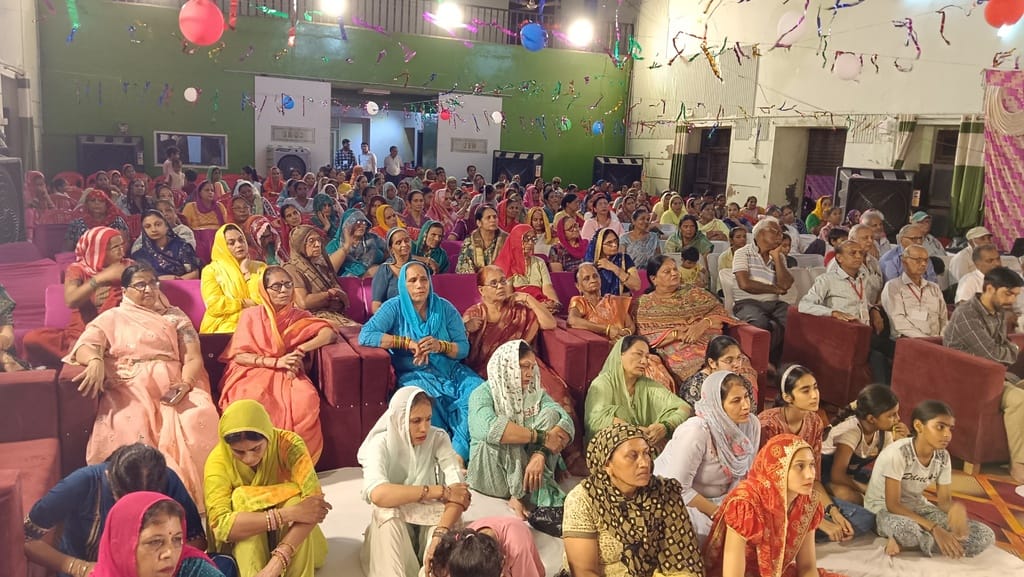 Listening to the Leelas of Shri Krishna purifies the mind: Sugan