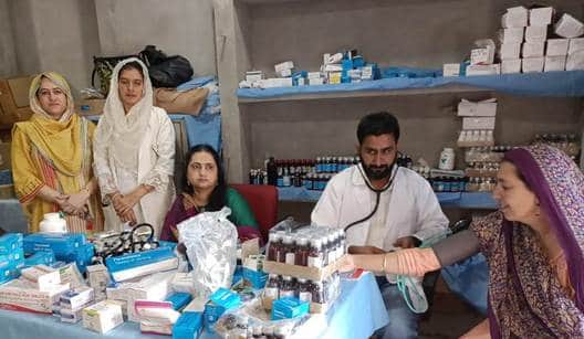 स्वास्थ्य विभाग राजोेरी ने वर्षा प्रभावित क्षेत्रों में विशेष चिकित्सा शिविर आयोजित किए  फोटो स