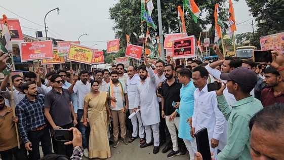 Congressmen going to surround the election office were stopped, altercation took place