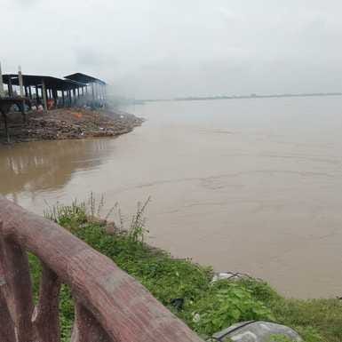 The water level of the Saryu river increased by 20 cm for the third consecutive day