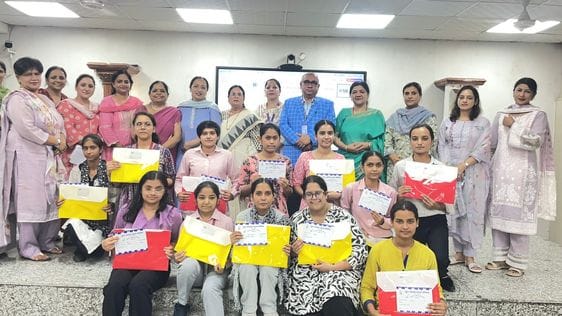 Bhavna won the Hindi essay writing competition