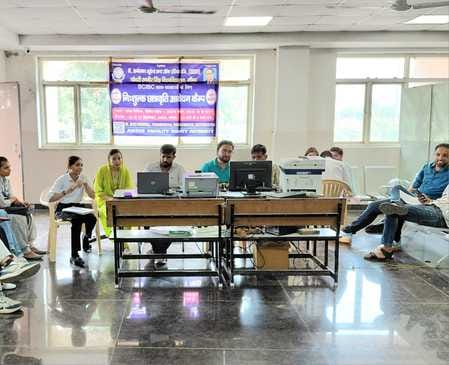 CRSU and DASFI set up a help desk