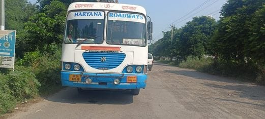Car riders chase a bus going to Chandigarh, pelt stones and break its windows.