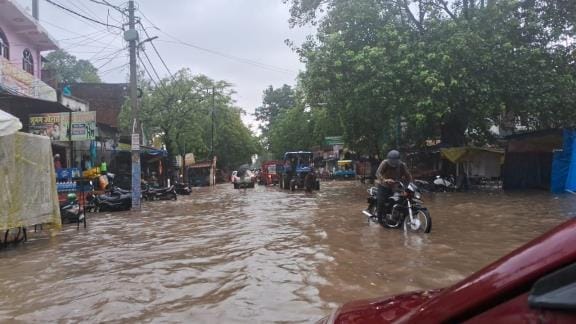 City flooded due to heavy rains, houses and shops filled with water
