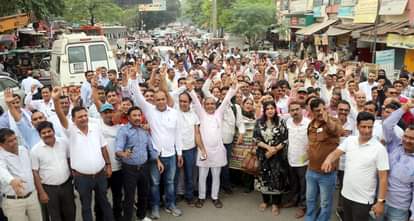 Protest against TET requirement