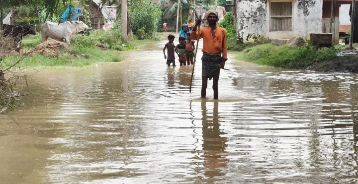 Rapti crossed the warning point, 20 villages flooded due to the overflow of mountain stream