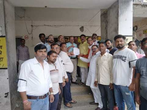 Traders protested against the raid by the Food Safety Department