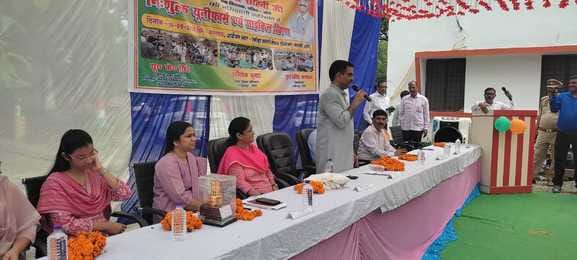 State minister gave bicycles to meritorious girl students