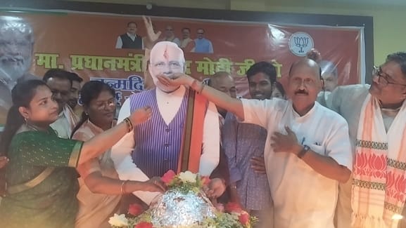 75 diyas lit and 75 kg of laddus distributed on PM's birthday