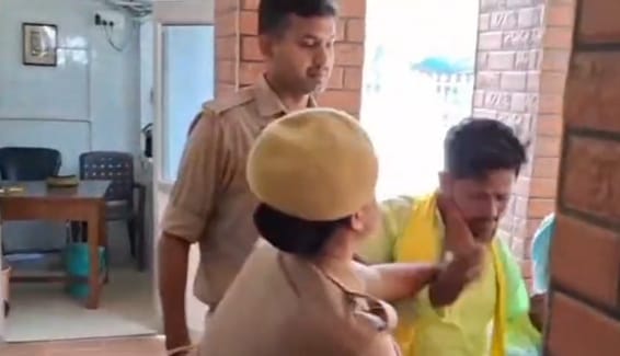Female constable slaps Subhaspa worker, video goes viral