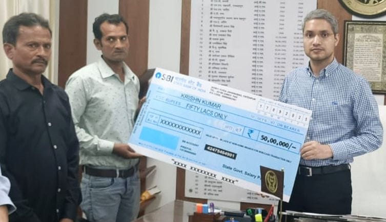A cheque of Rs 50 lakh was given to the dependent of the accountant.