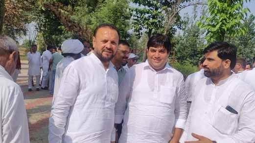 Priyanka Gandhi organization members met former MLA Gurjar