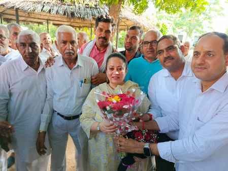 Aarti Rao was thanked for the construction of new buildings for health institutions.