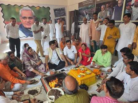 PM's birthday celebrated at BJP office