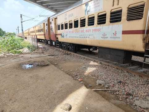Lalitpur: Woman passenger's purse stolen from Mahamana Express, GRP registers case