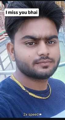 Two friends fell after their scooter skidded, one died.