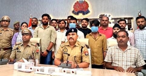 Two fraudsters arrested for cheating people by changing ATM cards