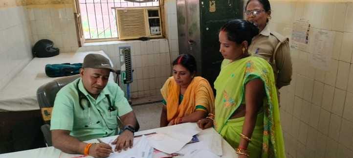 Children are worried due to sudden stomach pain, crowd gathers in hospital
