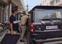 Police taught a lesson to the miscreants on College Road