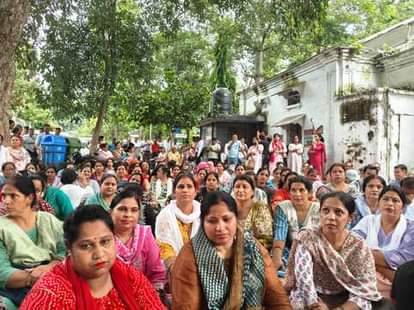 Protest against compulsory TET